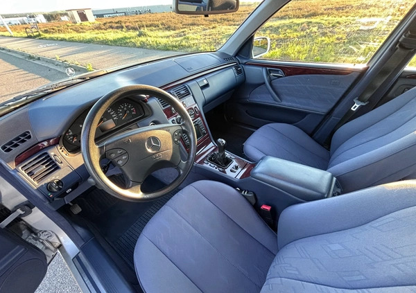 Mercedes-Benz Klasa E cena 29900 przebieg: 176650, rok produkcji 2000 z Lębork małe 352